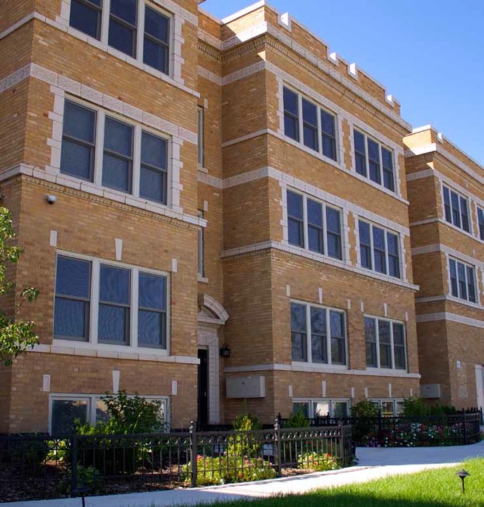 Lillie Plaza in Maywood, IL - Foto de edificio