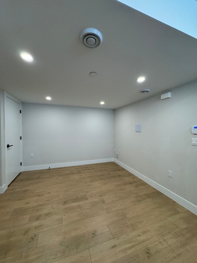 2887 3rd Av E in Vancouver, BC - Building Photo - Building Photo