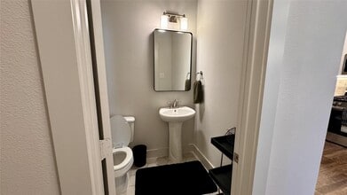 1426 Birds Fort Trl in Arlington, TX - Building Photo - Building Photo