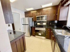 5090 SW 64th Ave, Unit 204 in Davie, FL - Foto de edificio - Building Photo