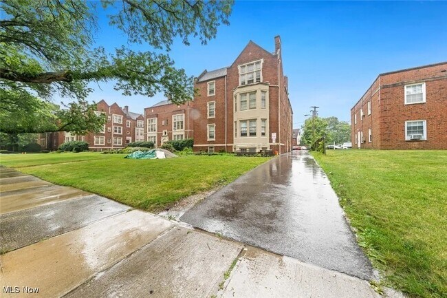 15610 Van Aken Blvd in Shaker Heights, OH - Building Photo - Building Photo