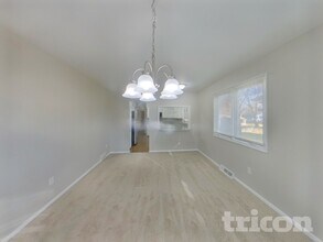 931 Market St S in Shakopee, MN - Foto de edificio - Building Photo