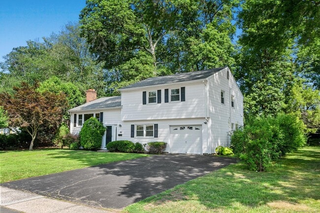 36 Fuller Dr in West Hartford, CT - Building Photo - Building Photo