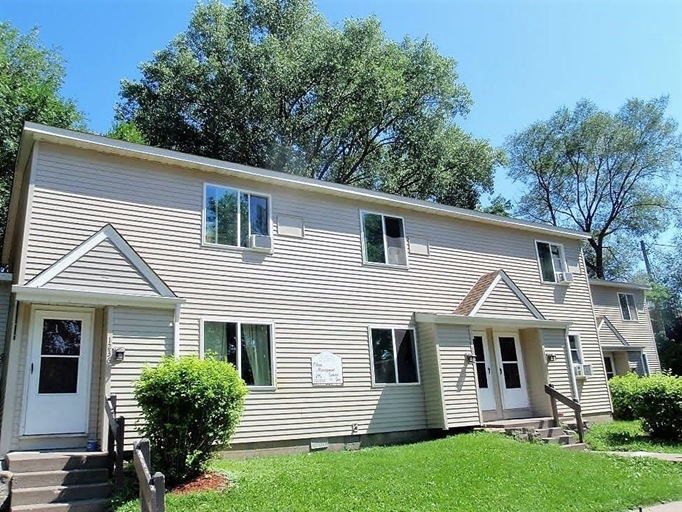 Etna Woods Townhomes in St. Paul, MN - Building Photo