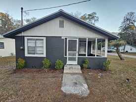 1541 McCollum St in Starke, FL - Building Photo