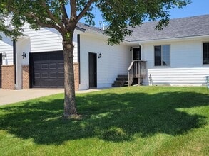 5400 W Rebecca St in Sioux Falls, SD - Building Photo - Building Photo