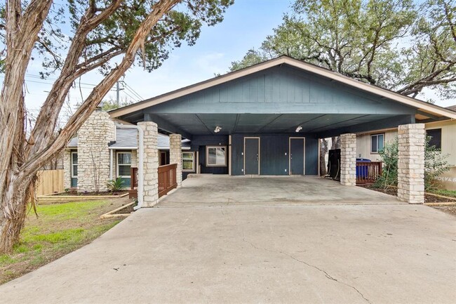 7701 Peaceful Hill Ln in Austin, TX - Foto de edificio - Building Photo