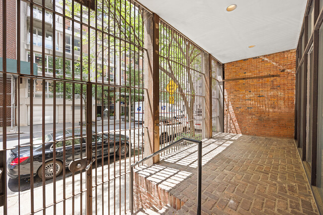 443 W 19th St in New York, NY - Building Photo - Interior Photo