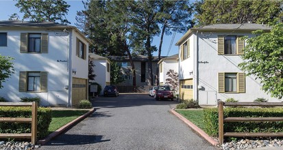 Laurel Oaks Apartments in Menlo Park, CA - Foto de edificio - Building Photo