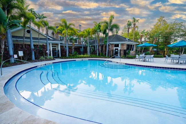 The Lodge at Lakecrest in Tampa, FL - Building Photo - Building Photo