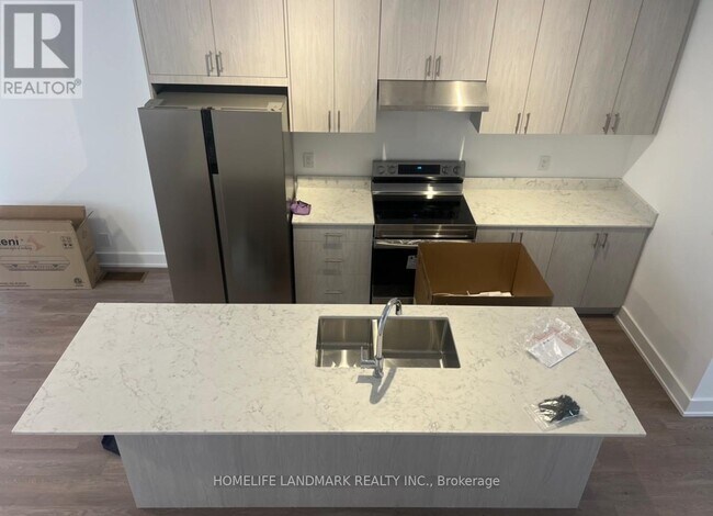 2 Chestnut Ct in Aurora, ON - Building Photo - Building Photo