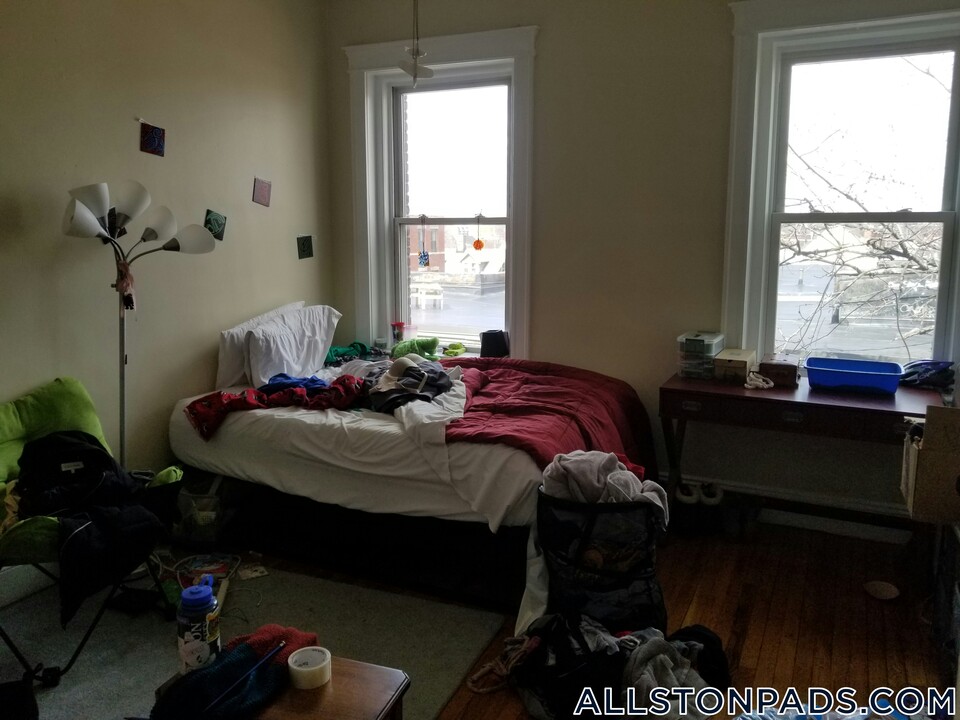 1193 Commonwealth Ave in Boston, MA - Building Photo