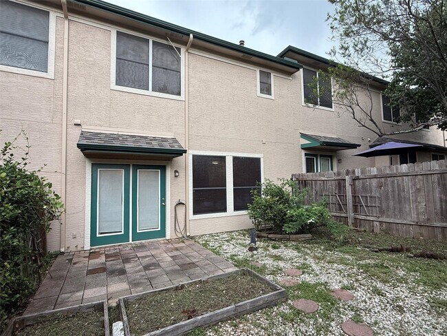 property at 2100 Pipers Field Dr