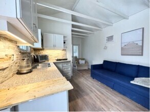 105 Uno Dr in Toronto, ON - Building Photo - Building Photo