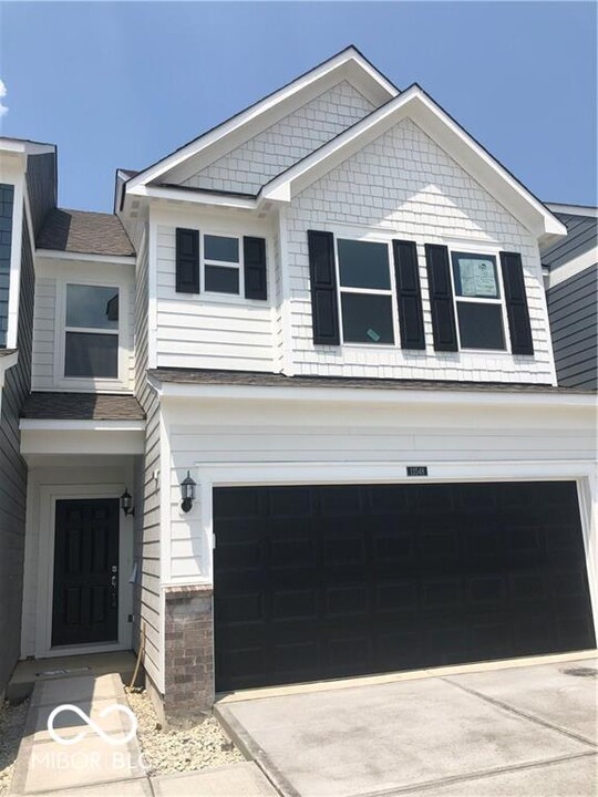 13548 Dewpoint Ln in Fishers, IN - Building Photo