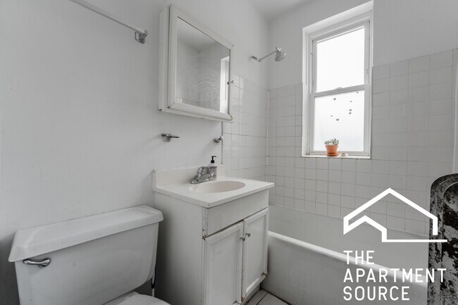4409 N Kenneth Ave, Unit 1A in Chicago, IL - Building Photo - Building Photo