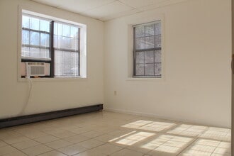 28 Brown Hollow Ln, Unit Apart A in Sylva, NC - Foto de edificio - Building Photo