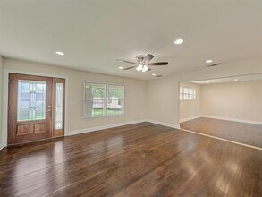 104 Ross Ave in Euless, TX - Building Photo - Building Photo