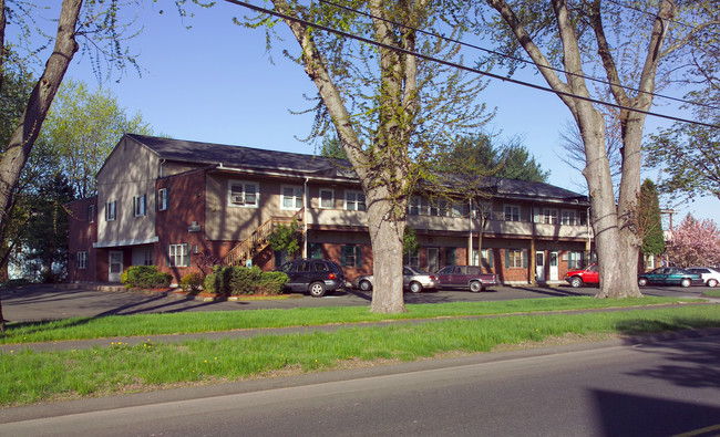 Maplewood Apartments in Chicopee, MA - Building Photo - Building Photo