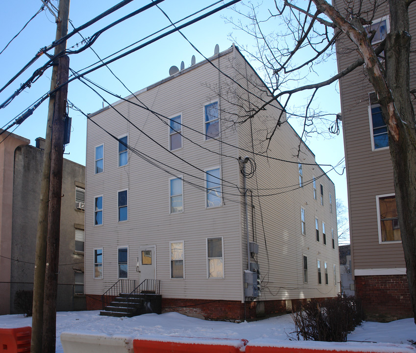 87 Henry St in Stamford, CT - Foto de edificio