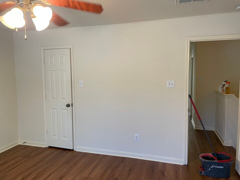 8031 Barnes Ridge Ln in Houston, TX - Foto de edificio