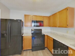 121 Winterwood Dr in Greenwood, IN - Foto de edificio - Building Photo