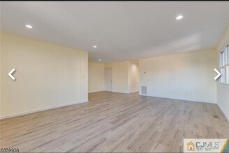 19 Henry St in Edison, NJ - Building Photo - Building Photo