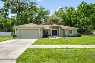 304 Woods Landing Dr in Lady Lake, FL - Building Photo