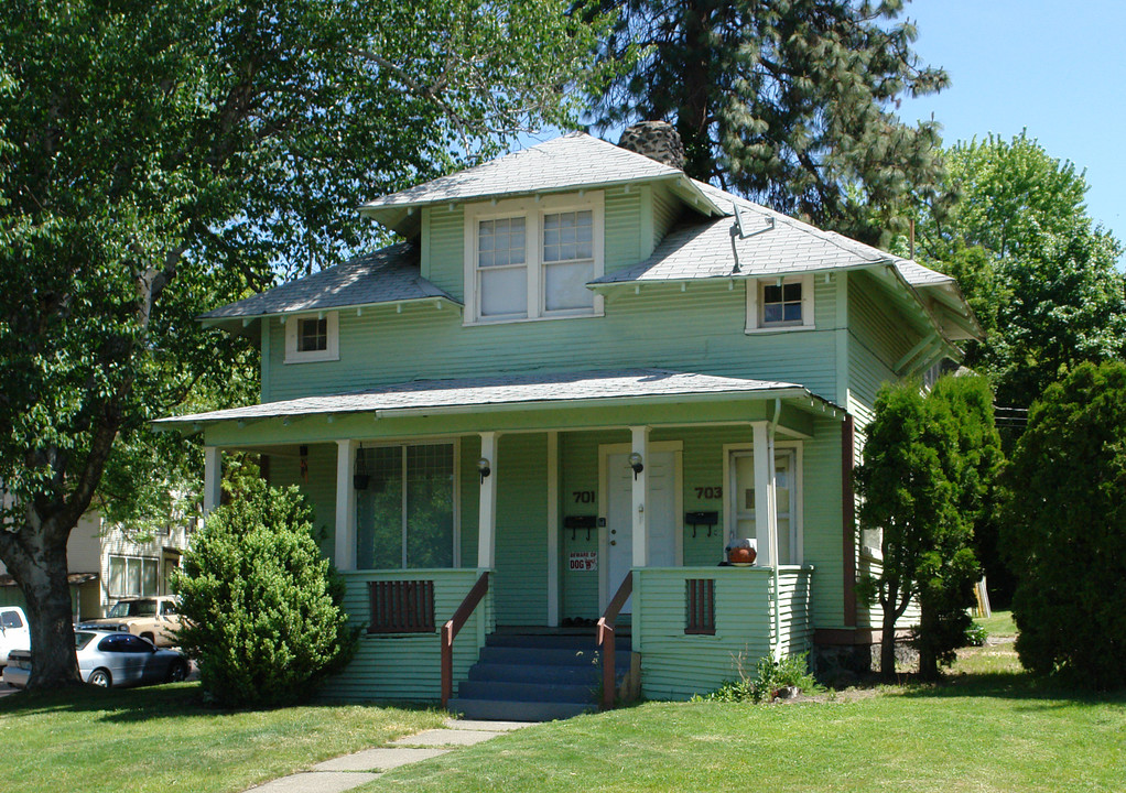 701-703 S Adams St in Spokane, WA - Foto de edificio