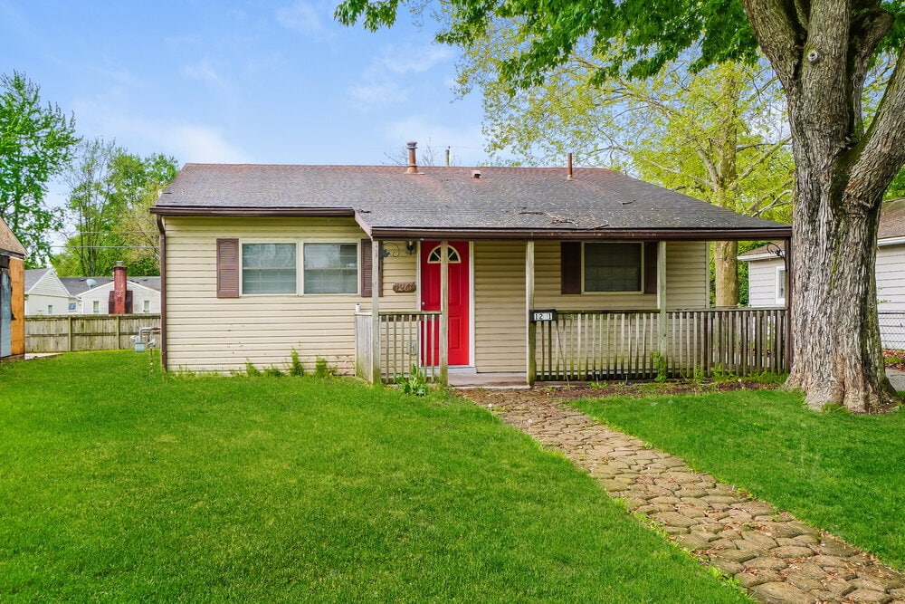 1261 Grovewood Dr in Columbus, OH - Building Photo