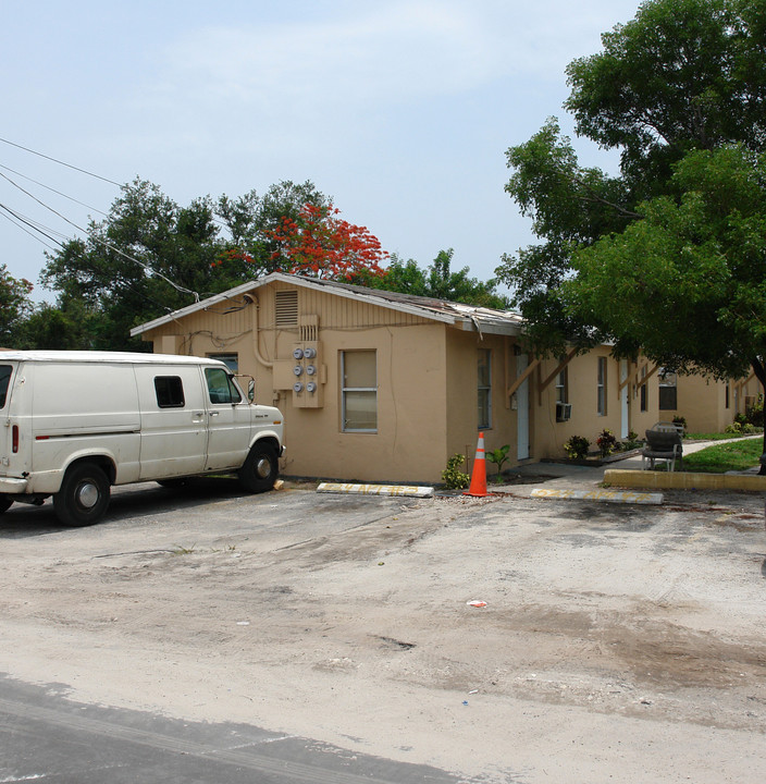 524 NW 8th Ave in Fort Lauderdale, FL - Building Photo