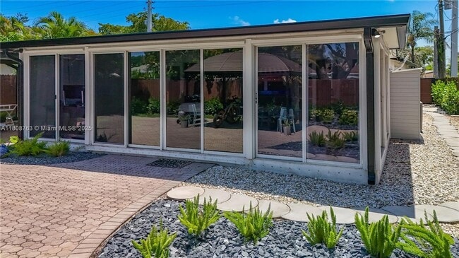 1715 NE 38th St in Oakland Park, FL - Building Photo - Building Photo