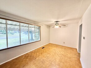 106 Greenbrier Dr in Waterloo, ON - Building Photo - Building Photo