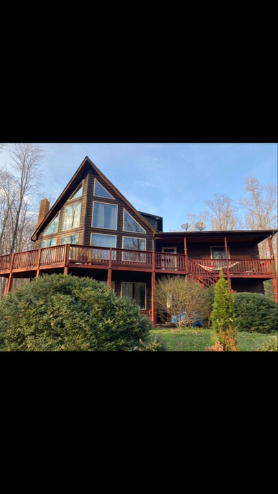 708 Catlett Mountain Rd in Front Royal, VA - Building Photo