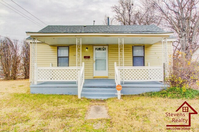 property at 815 SW H Ave