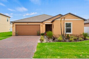 701 Carlyle Wy in Fort Pierce, FL - Building Photo