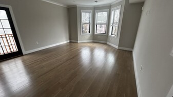 283 Lamartine St, Unit 1 Apartamentos