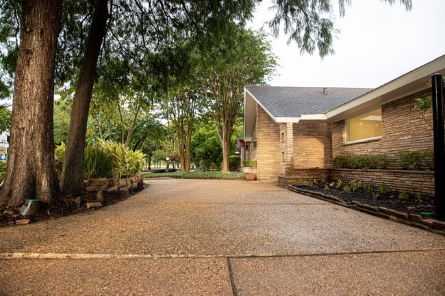 3619 Braeswood S Blvd in Houston, TX - Building Photo - Building Photo