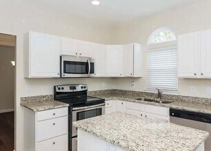 15832 Hollingbourne Rd in Huntersville, NC - Building Photo - Building Photo