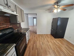 191 E Main St, Unit 1 in Chicopee, MA - Building Photo - Building Photo