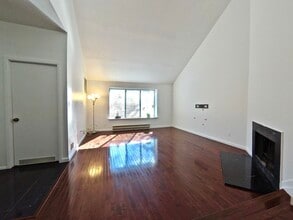 366 Sandcastle Key in Secaucus, NJ - Foto de edificio - Building Photo