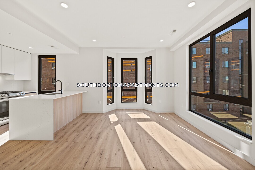 6 National St, Unit 1 in Boston, MA - Building Photo