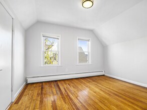 42 William St, Unit 2 in Medford, MA - Foto de edificio - Building Photo