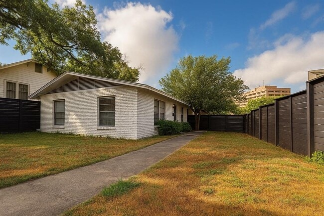 507 Bellevue Pl in Austin, TX - Building Photo - Building Photo