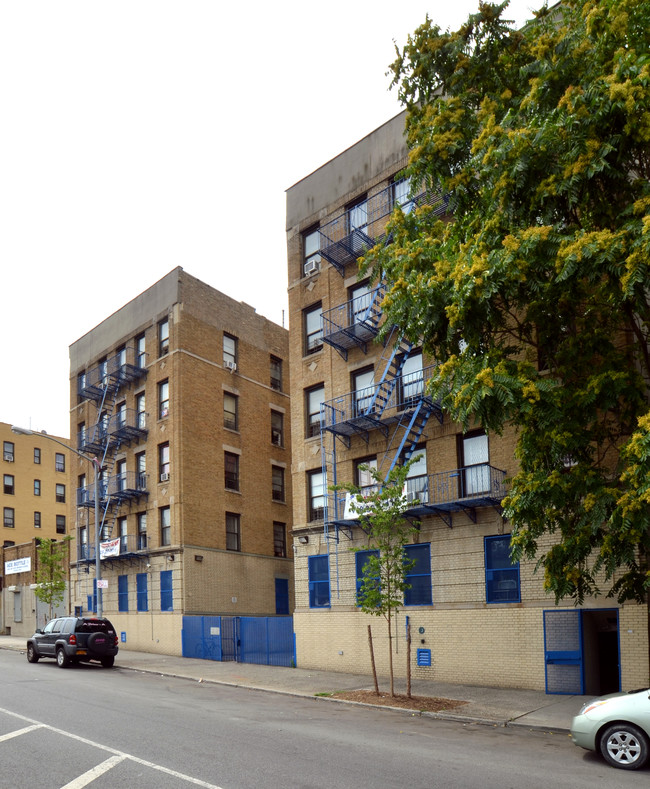 4589 Park Ave in Bronx, NY - Foto de edificio - Building Photo