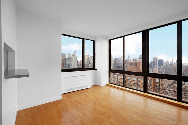 124 W 60th St, Unit 50A in New York, NY - Building Photo - Building Photo