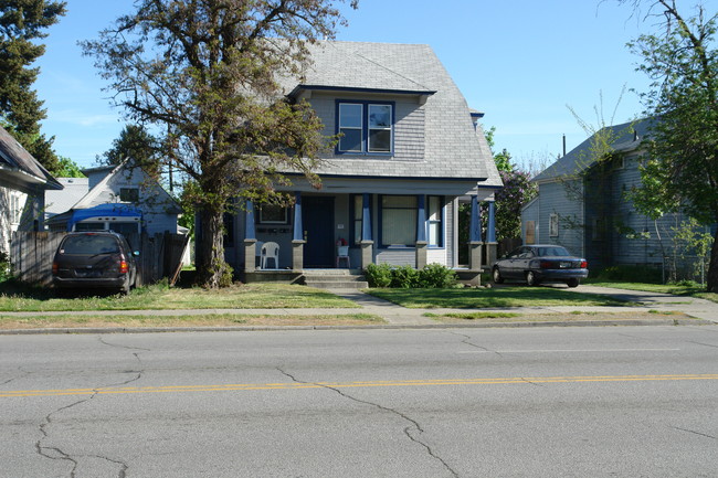 1124 W Maxwell Ave in Spokane, WA - Foto de edificio - Building Photo