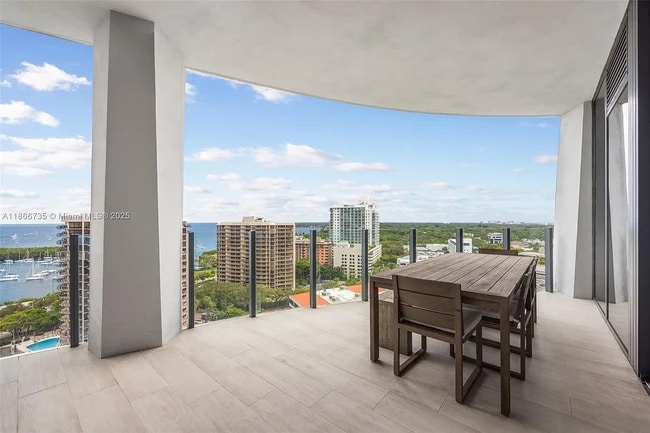 2831 S Bayshore Dr, Unit UNIT 1701 in Miami, FL - Building Photo - Building Photo