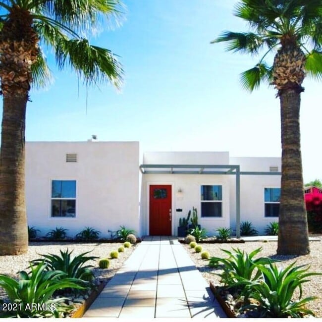 property at 1517 E Roosevelt St
