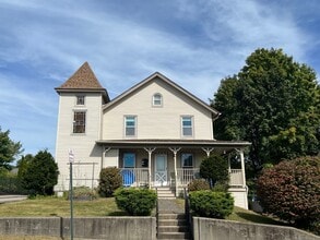 58 Clark St in Torrington, CT - Building Photo - Building Photo